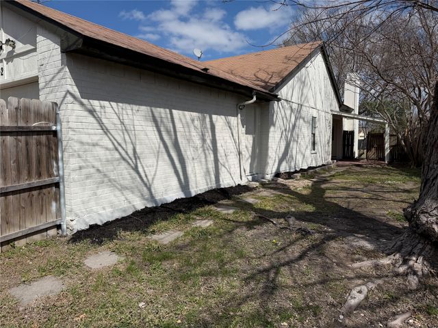 3042 Navarro Lane, Grand Prairie, TX 75052