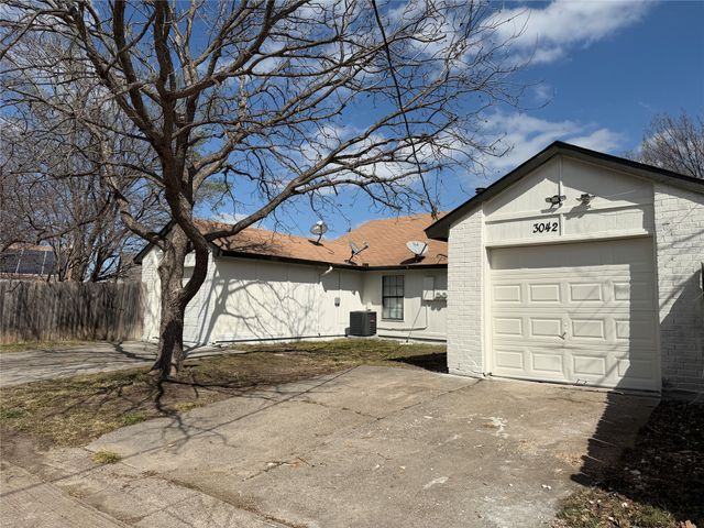3042 Navarro Lane, Grand Prairie, TX 75052
