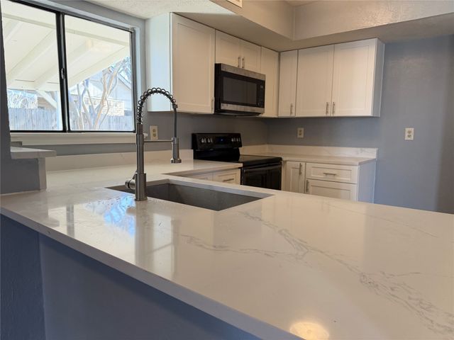 3042 Navarro Lane, Grand Prairie, TX 75052