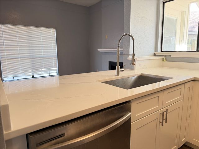 3042 Navarro Lane, Grand Prairie, TX 75052