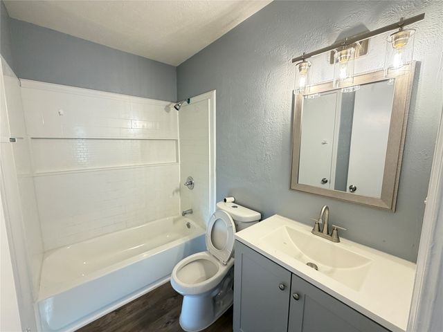 3042 Navarro Lane, Grand Prairie, TX 75052