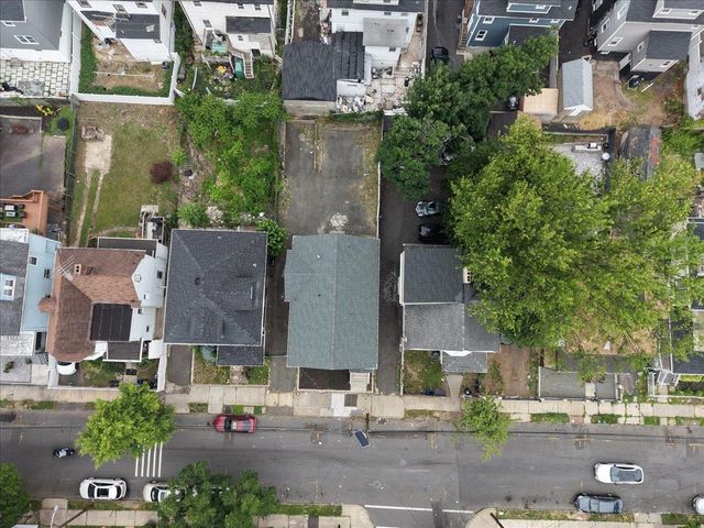 35-37 WEST END AVE, Newark, NJ 07106