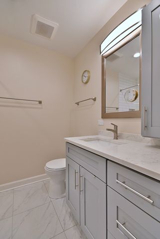 3045 N Paris Avenue 203, River Grove, IL 60171