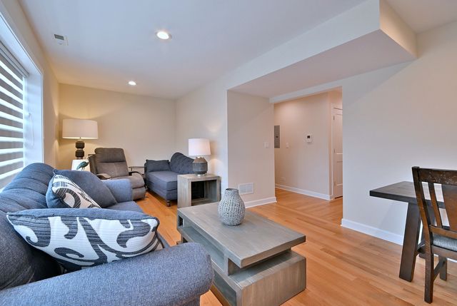 3045 N Paris Avenue 203, River Grove, IL 60171