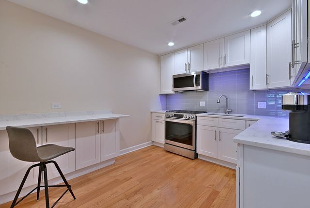 3045 N Paris Avenue 203, River Grove, IL 60171