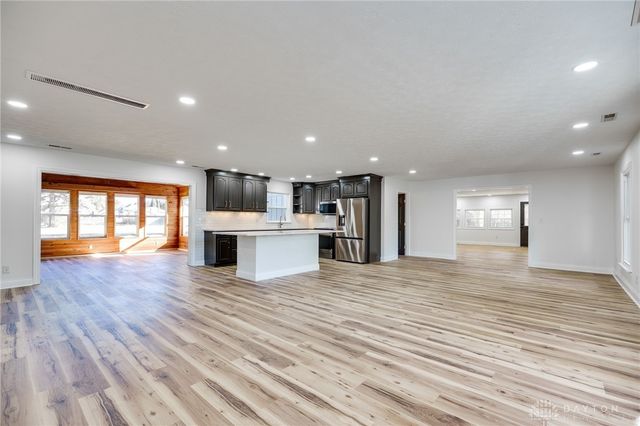 9550 Paragon Road, Dayton, OH 45458