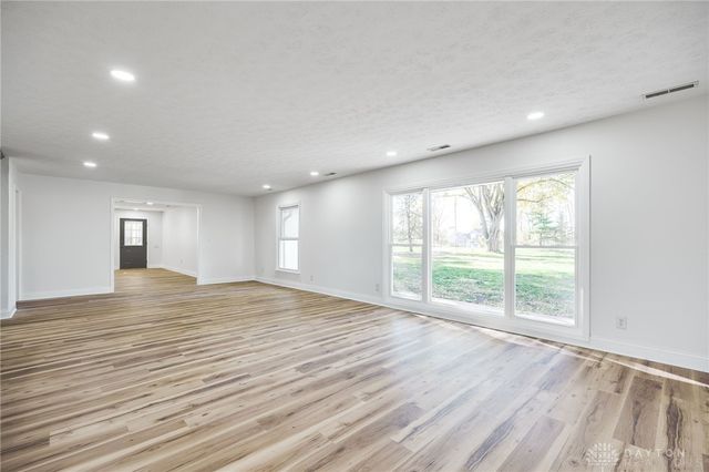 9550 Paragon Road, Dayton, OH 45458