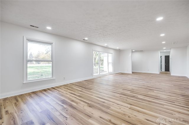 9550 Paragon Road, Dayton, OH 45458