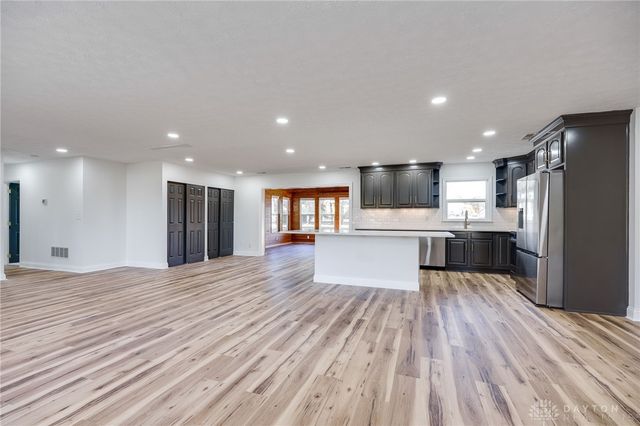 9550 Paragon Road, Dayton, OH 45458