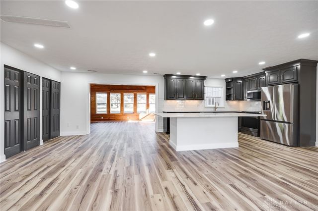 9550 Paragon Road, Dayton, OH 45458