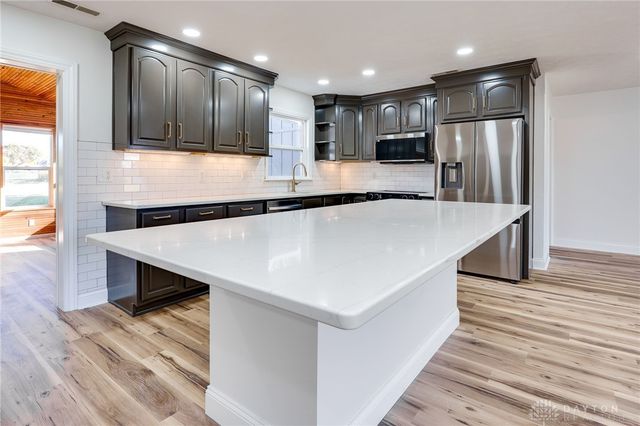 9550 Paragon Road, Dayton, OH 45458