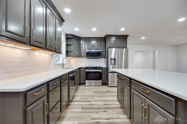 9550 Paragon Road, Dayton, OH 45458