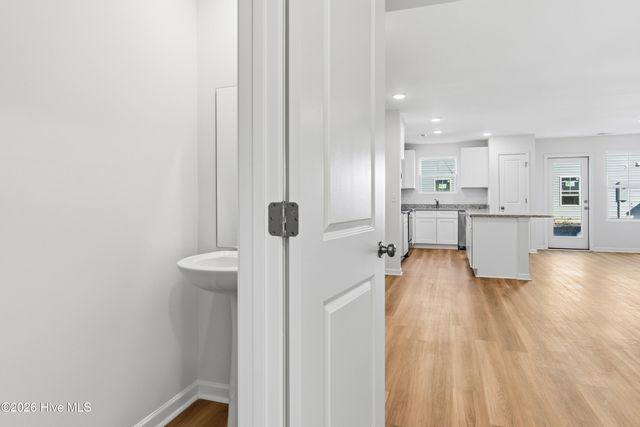 16 W Farley Drive 101, Hampstead, NC 28443