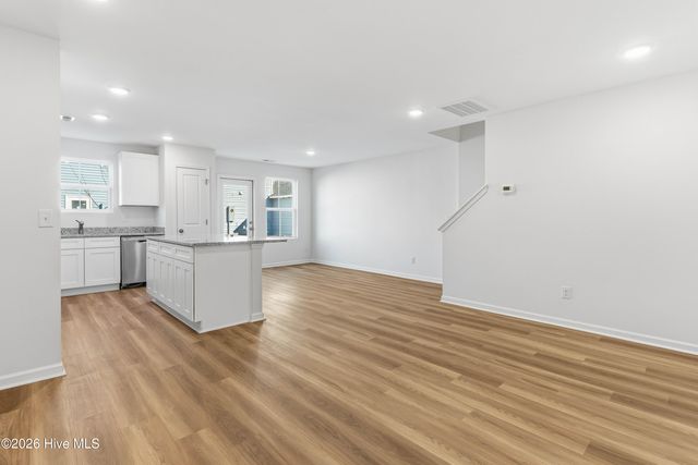 16 W Farley Drive 101, Hampstead, NC 28443