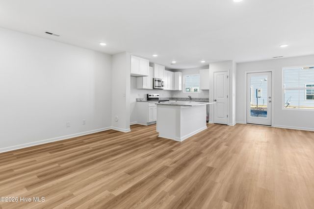 16 W Farley Drive 101, Hampstead, NC 28443