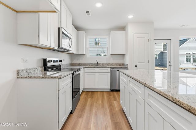 16 W Farley Drive 101, Hampstead, NC 28443