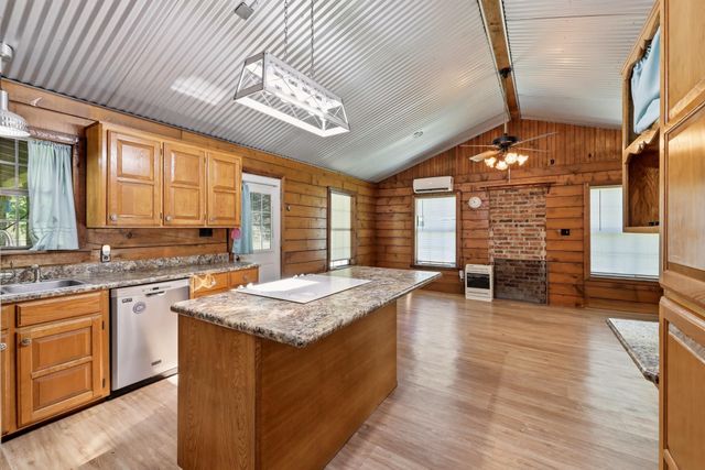 12501 N CR 240, Henderson, TX 75652