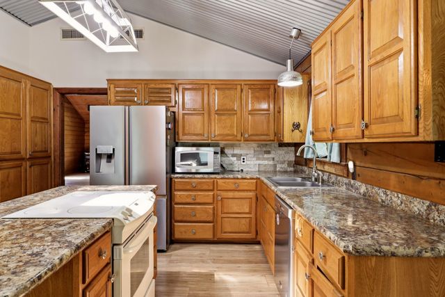 12501 N CR 240, Henderson, TX 75652
