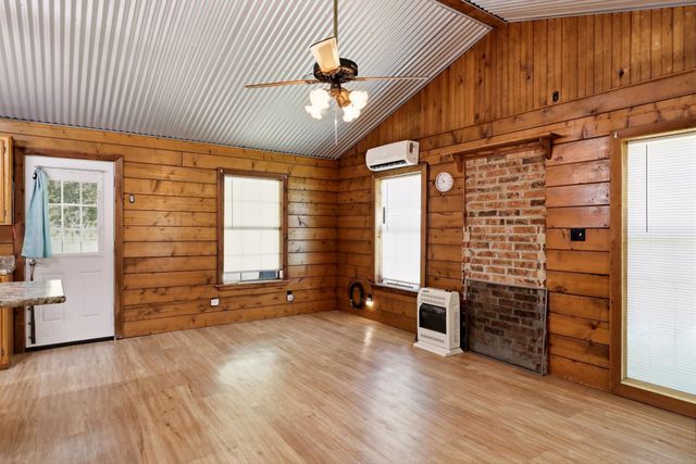 12501 N CR 240, Henderson, TX 75652