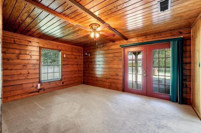 12501 N CR 240, Henderson, TX 75652