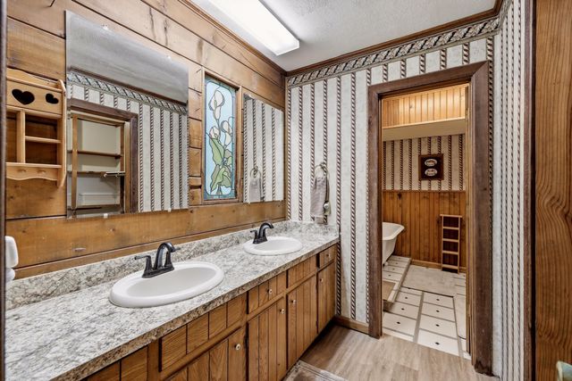 12501 N CR 240, Henderson, TX 75652
