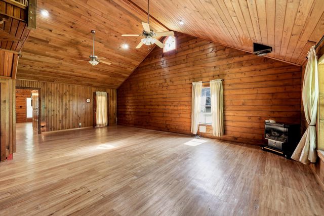 12501 N CR 240, Henderson, TX 75652