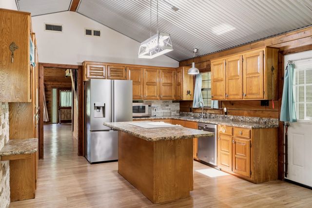 12501 N CR 240, Henderson, TX 75652