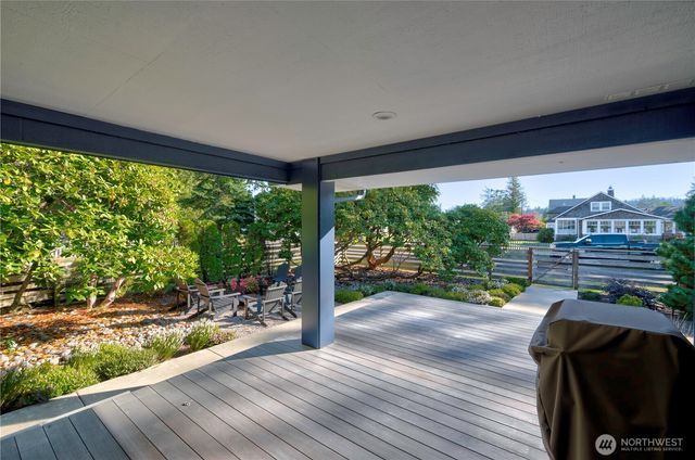 1115 34th Street, Seaview, WA 98644