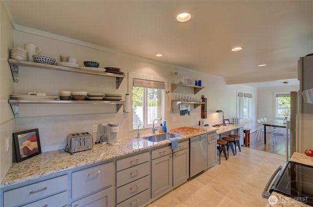 1115 34th Street, Seaview, WA 98644