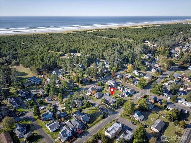 1115 34th Street, Seaview, WA 98644