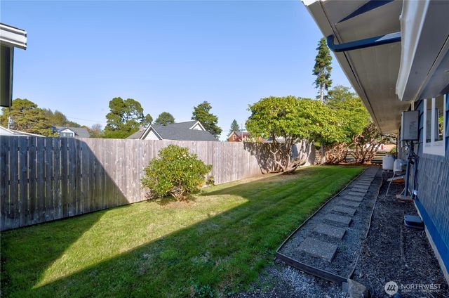 1115 34th Street, Seaview, WA 98644