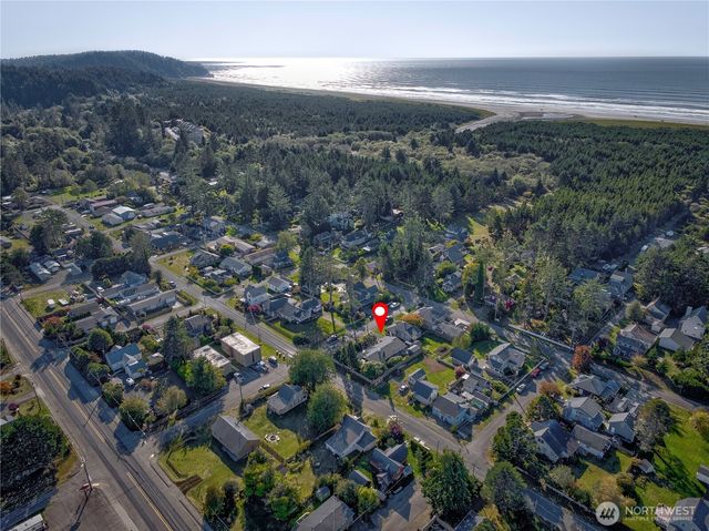 1115 34th Street, Seaview, WA 98644