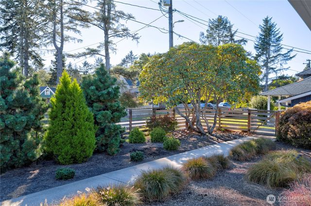 1115 34th Street, Seaview, WA 98644