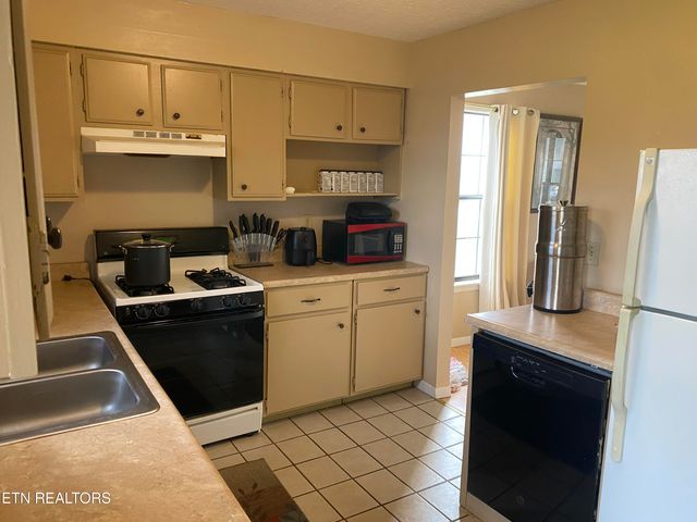 332 Slaven Lane, Oneida, TN 37841