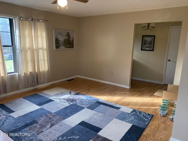 332 Slaven Lane, Oneida, TN 37841