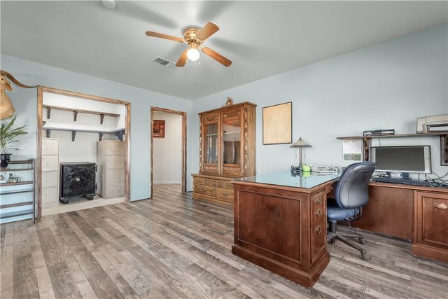 1640 Long Mountain Rd, Gause, TX 77857