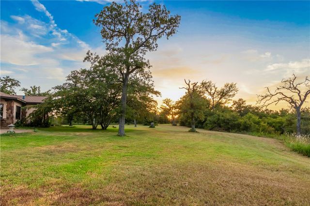 1640 Long Mountain Rd, Gause, TX 77857