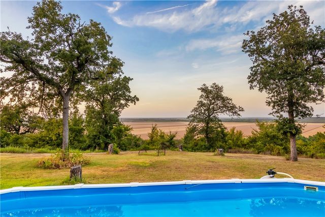 1640 Long Mountain Rd, Gause, TX 77857