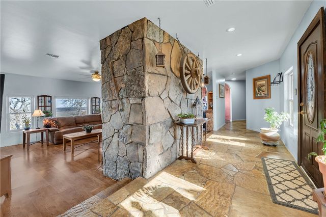 1640 Long Mountain Rd, Gause, TX 77857