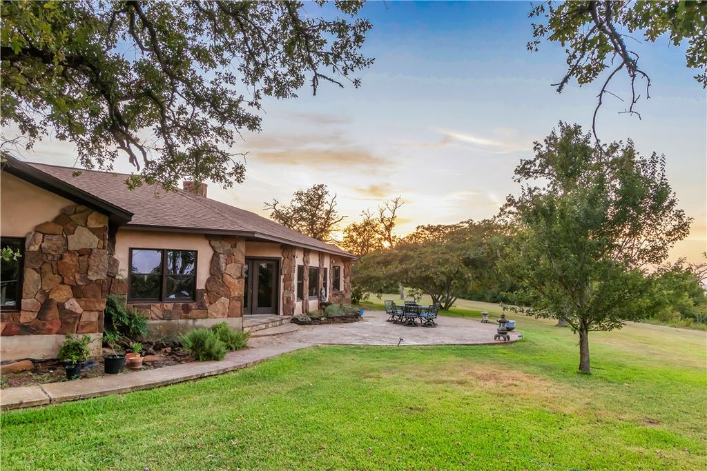 1640 Long Mountain Rd, Gause, TX 77857
