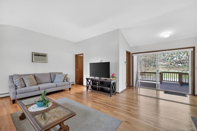 33 Farview Road, Hopewell Junction, NY 12533