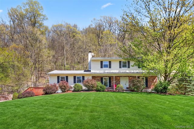 33 Farview Road, Hopewell Junction, NY 12533