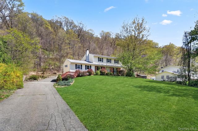 33 Farview Road, Hopewell Junction, NY 12533