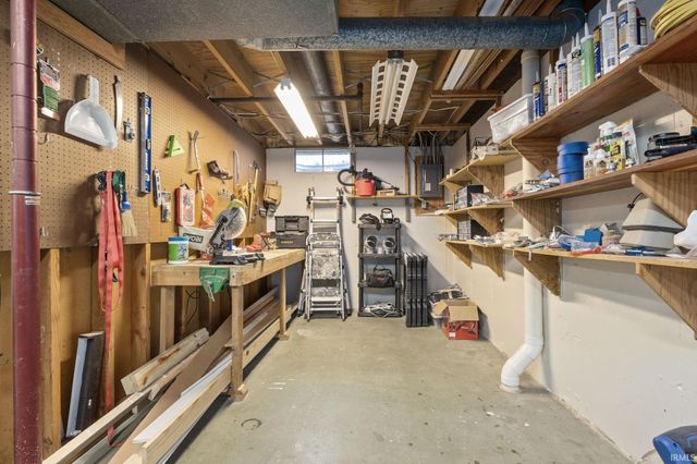 1532 Ash Drive W, Elkhart, IN 46514