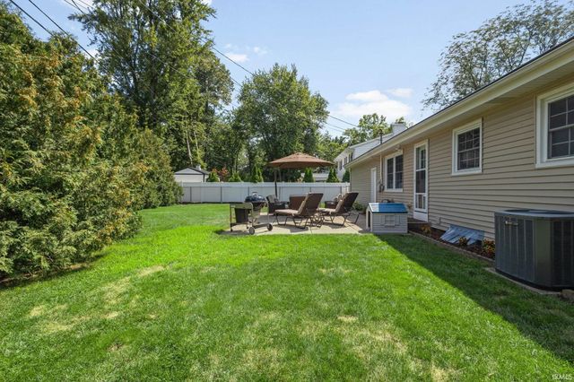 1532 Ash Drive W, Elkhart, IN 46514