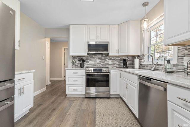 1532 Ash Drive W, Elkhart, IN 46514