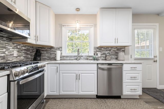 1532 Ash Drive W, Elkhart, IN 46514
