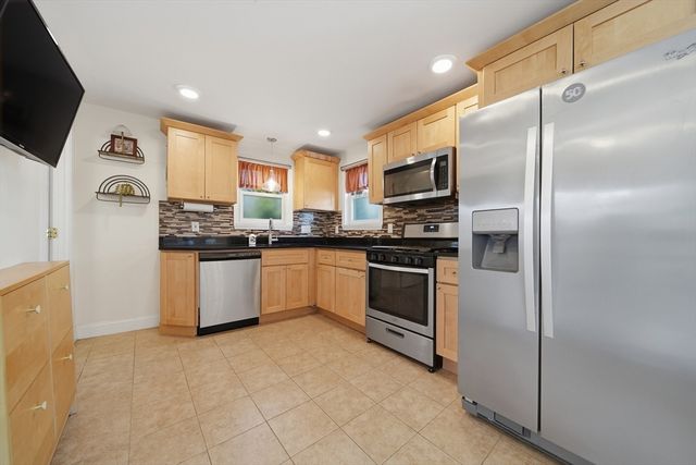 15 Verdmont Ave, Lynn, MA 01904