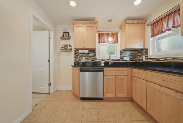 15 Verdmont Ave, Lynn, MA 01904