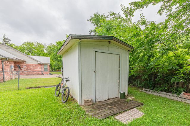 407 W 4th Street, Kaufman, TX 75142